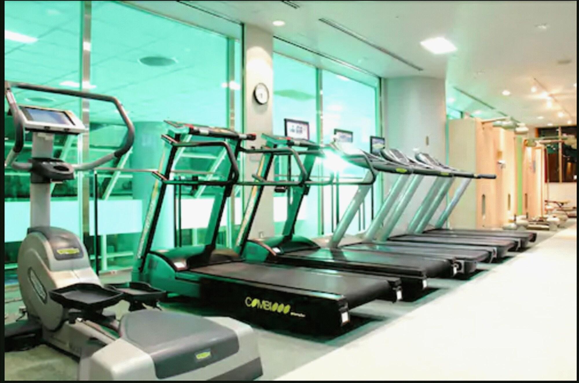 Royton Sapporo Hotel Exteriér fotografie A row of treadmills