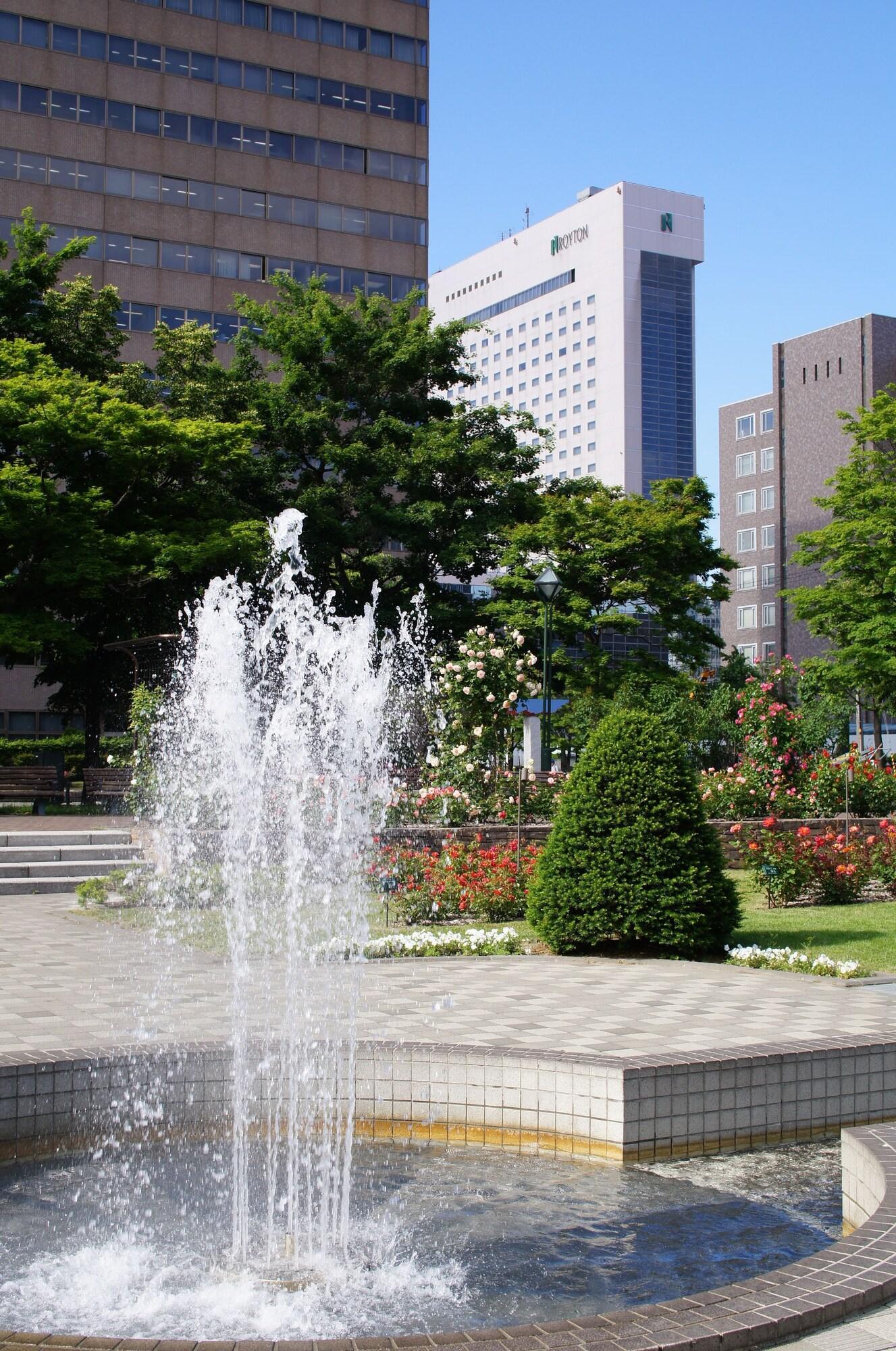 Royton Sapporo Hotel Exteriér fotografie Fountain at the station