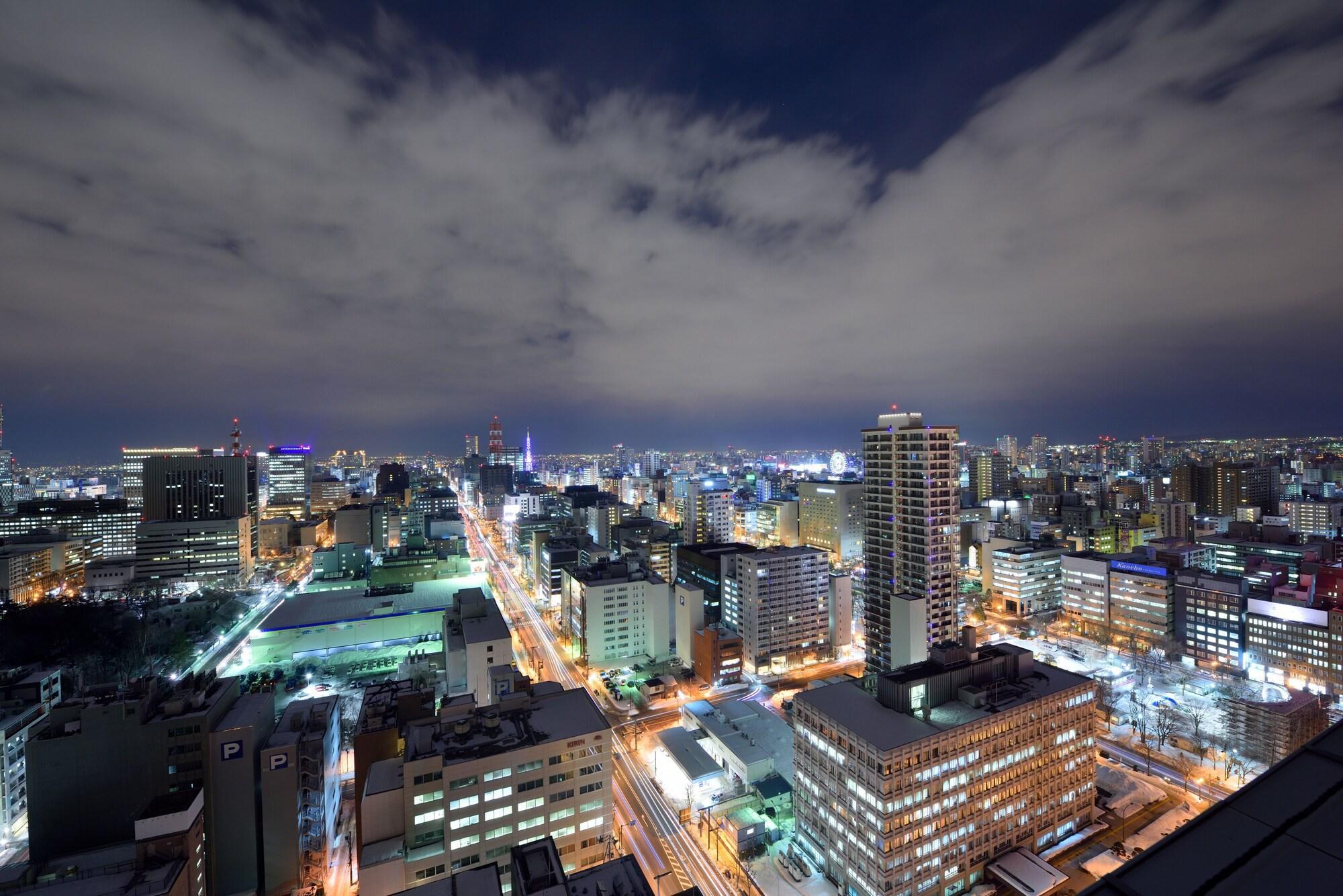 Royton Sapporo Hotel Exteriér fotografie View of the city at night