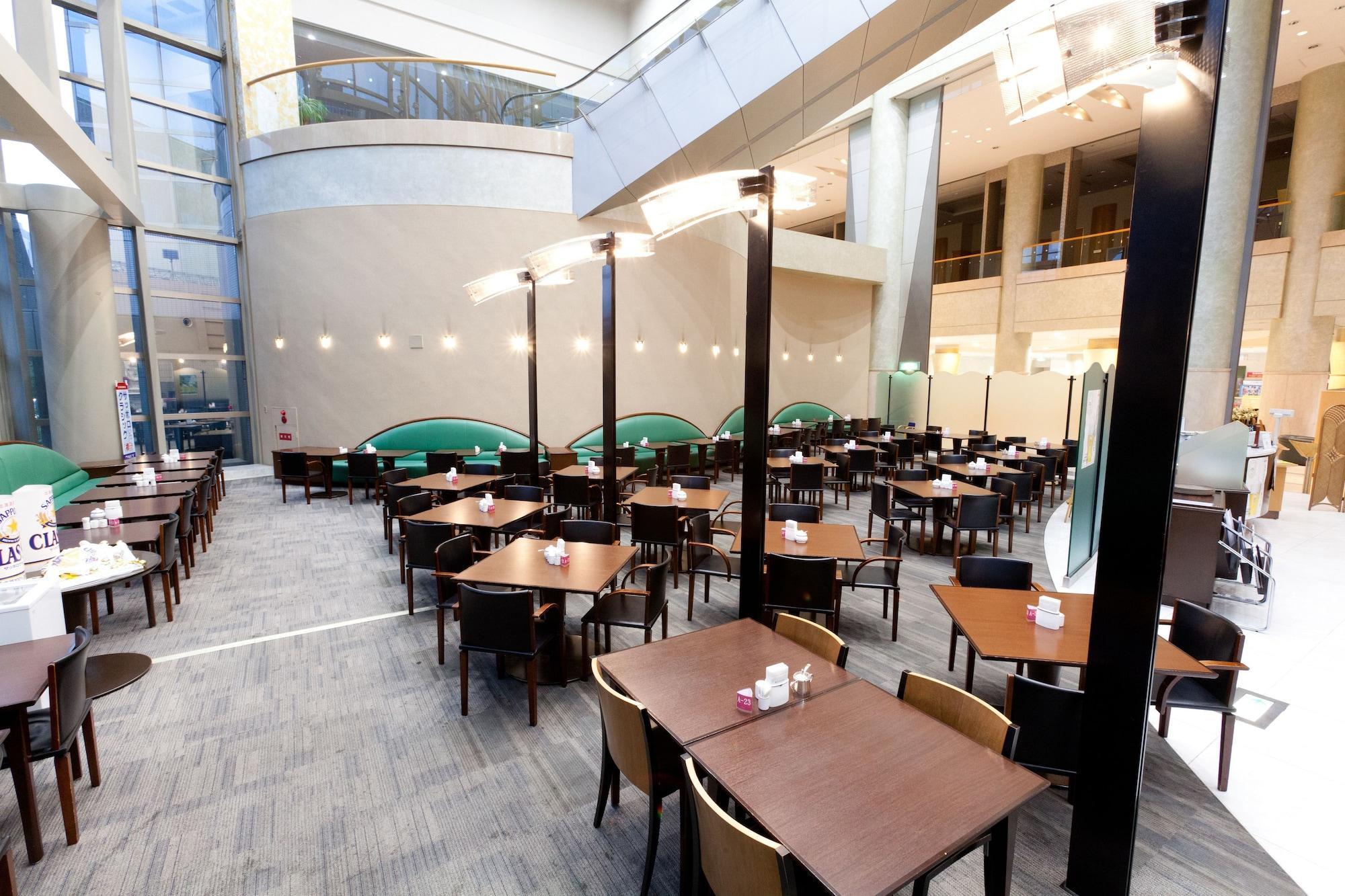 Royton Sapporo Hotel Exteriér fotografie The interior of the airport's main terminal